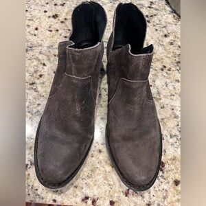 Born Shari Women's Leather Ankle Boots Booties Back Zip Taupe 9M